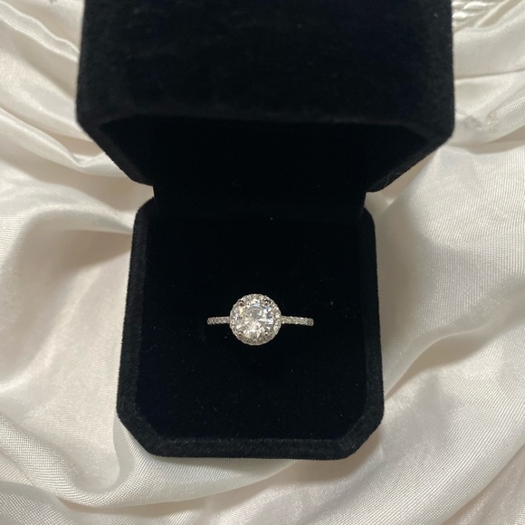 Oval Brilliant  Lab Created Diamond Halo Engagement Ring Size 7 Silver 9… - Picture 7 of 7